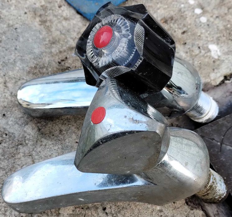 Set of 2 Taps Housing64586019392899122