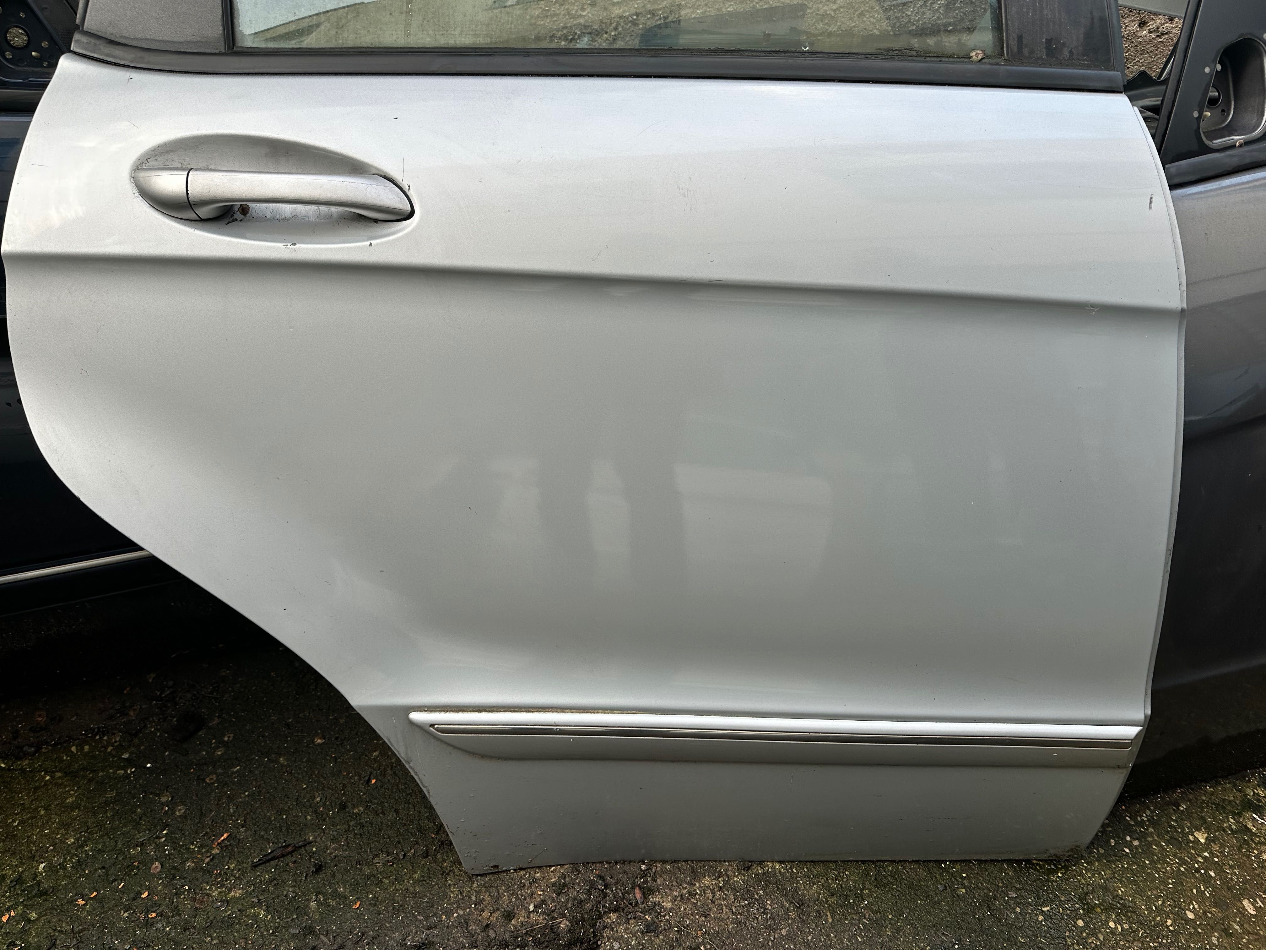 MERCEDES A KLASA W169 DRZWI tył tylne prawe srebrne Lak 761