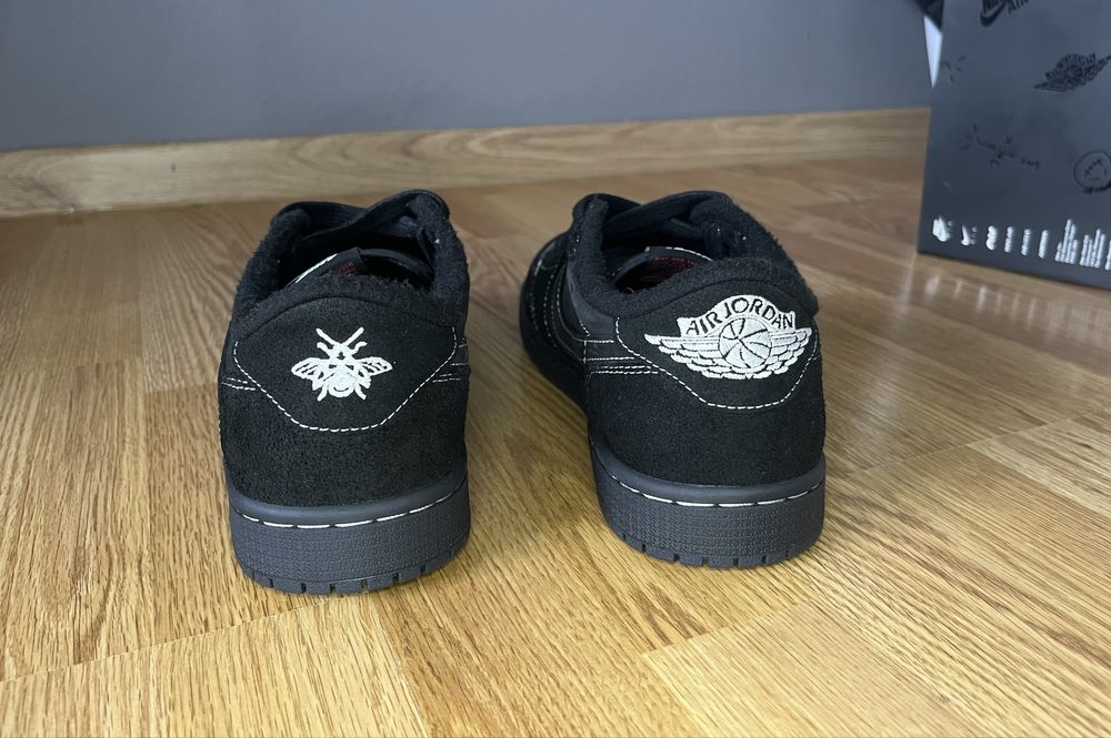 Jordan 1 Low Travis Scoot