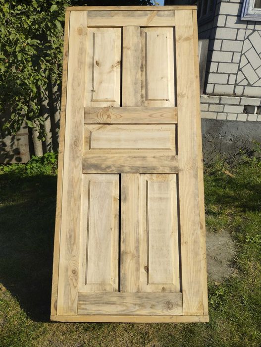 Продам дерев'яні двері з коробкою