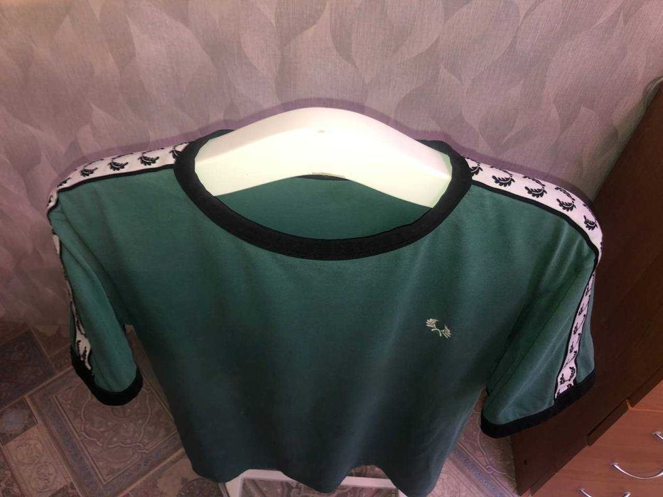 футболка Fred Perry лампасы