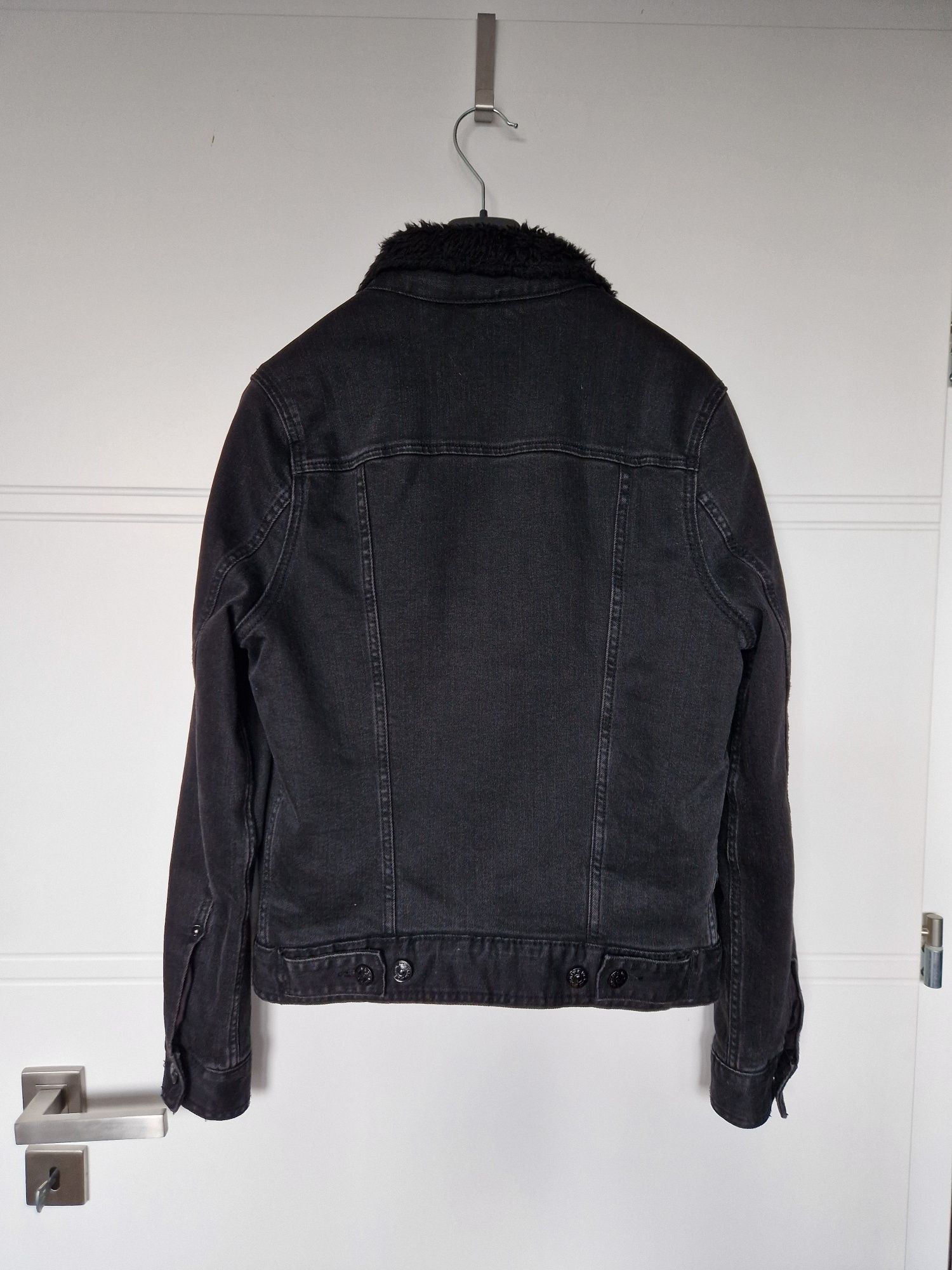 Klasyczna czarna jeansowa kurtka z futerkiem XS H&M