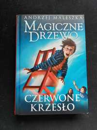 Magiczne drzewo czerwone krzesło