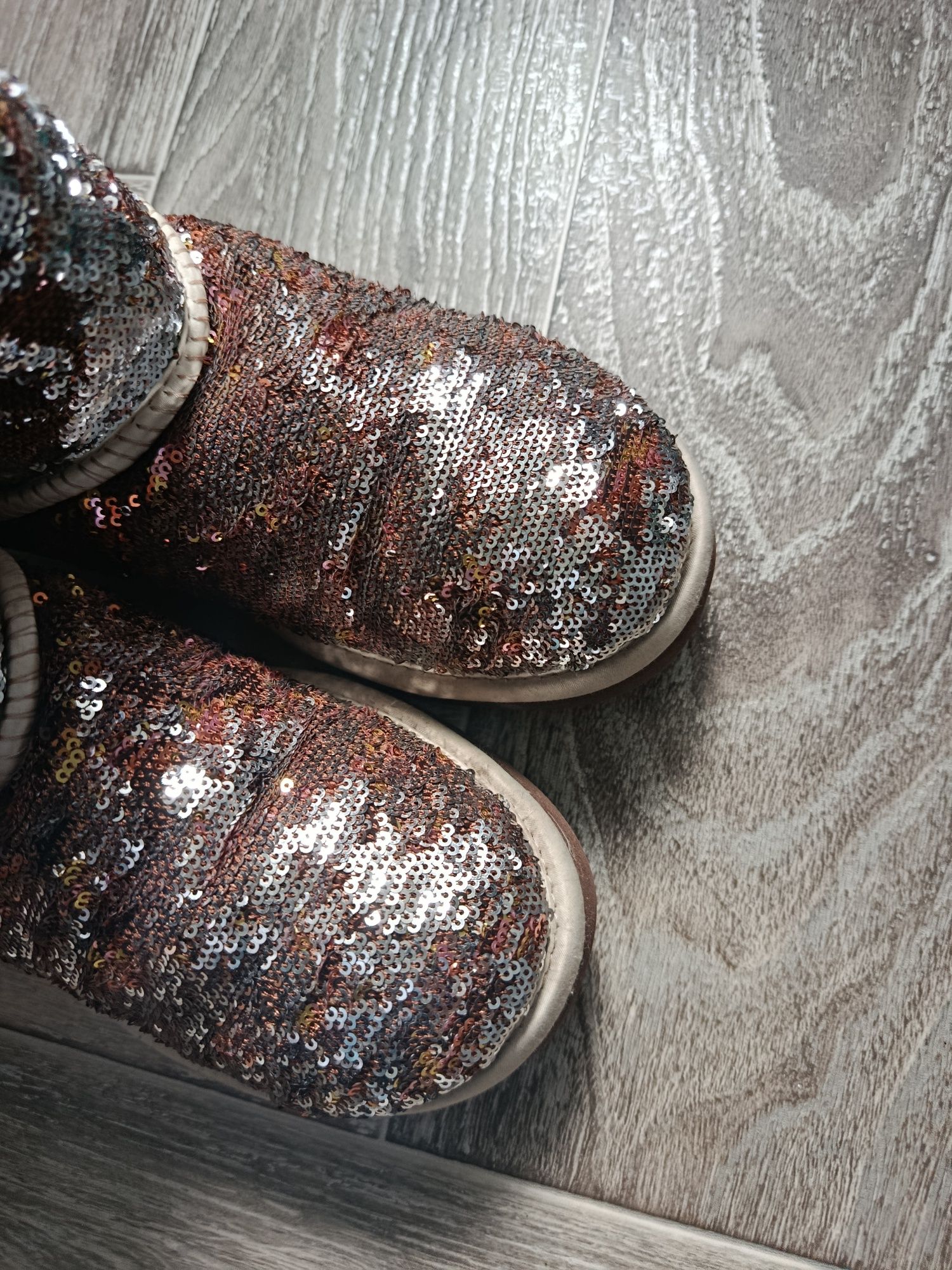 Золотисті UGG, уггі
