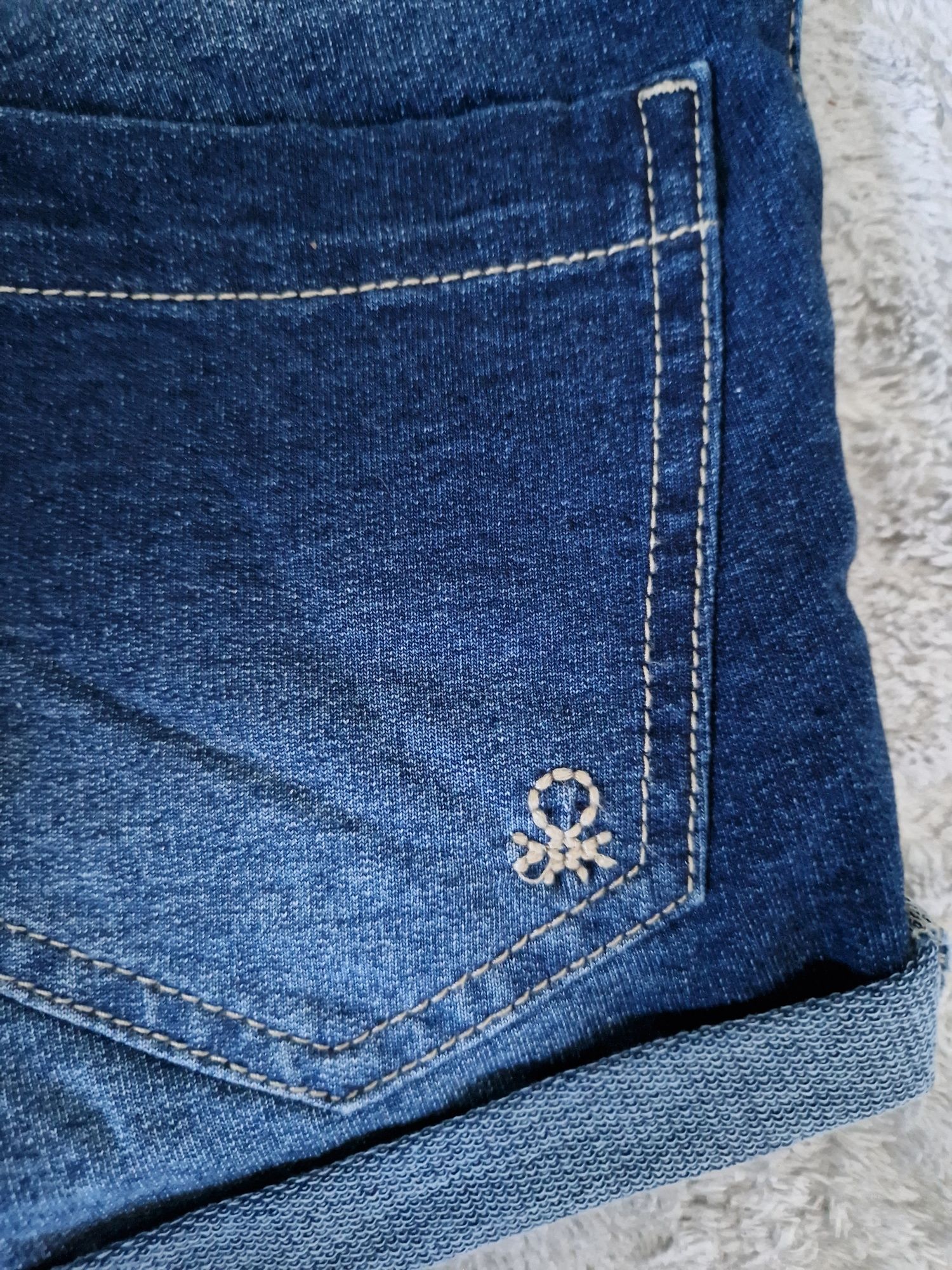 Wygodne elastyczne szorty jeansowe benetton 3-4 lata