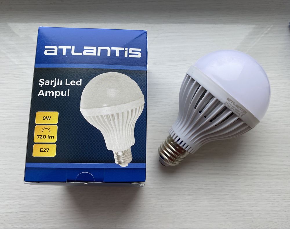 LED лампа з акумулятором Е27 на 9W