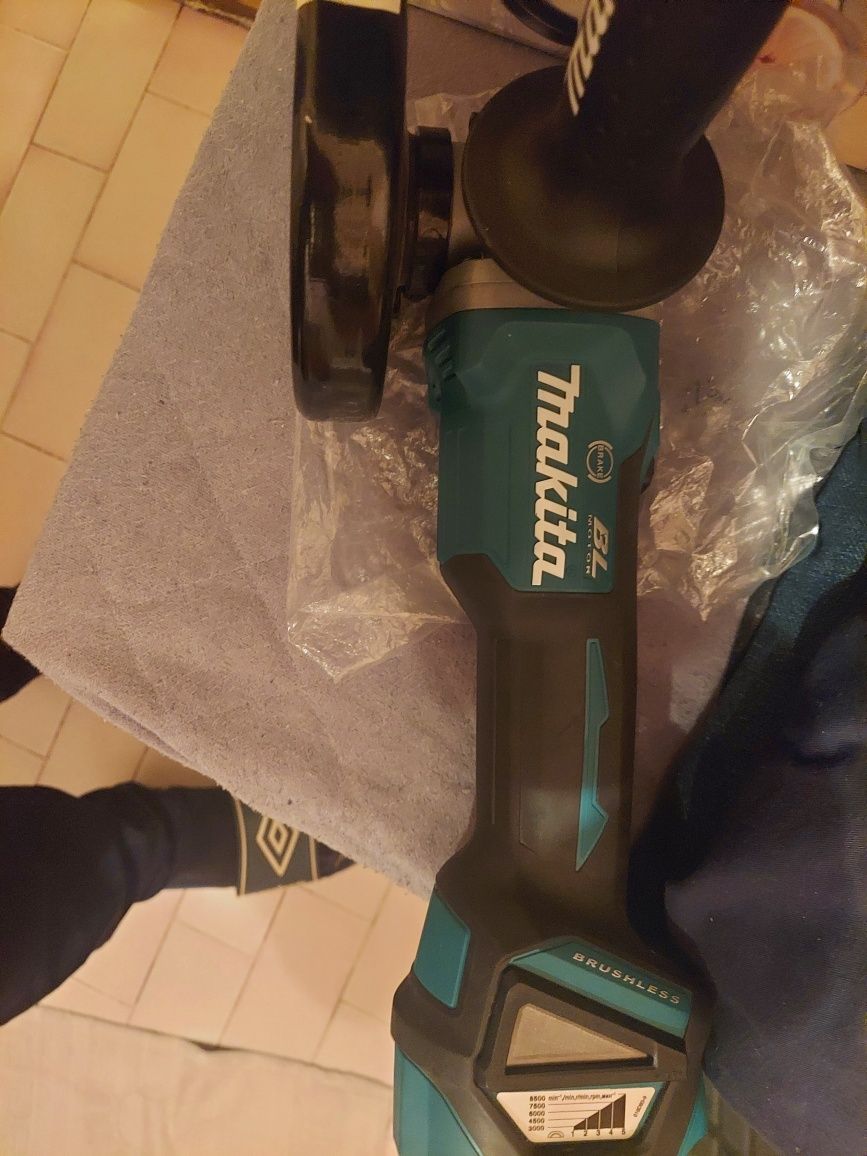 Makita szlifierka katowa B L  D G a 513