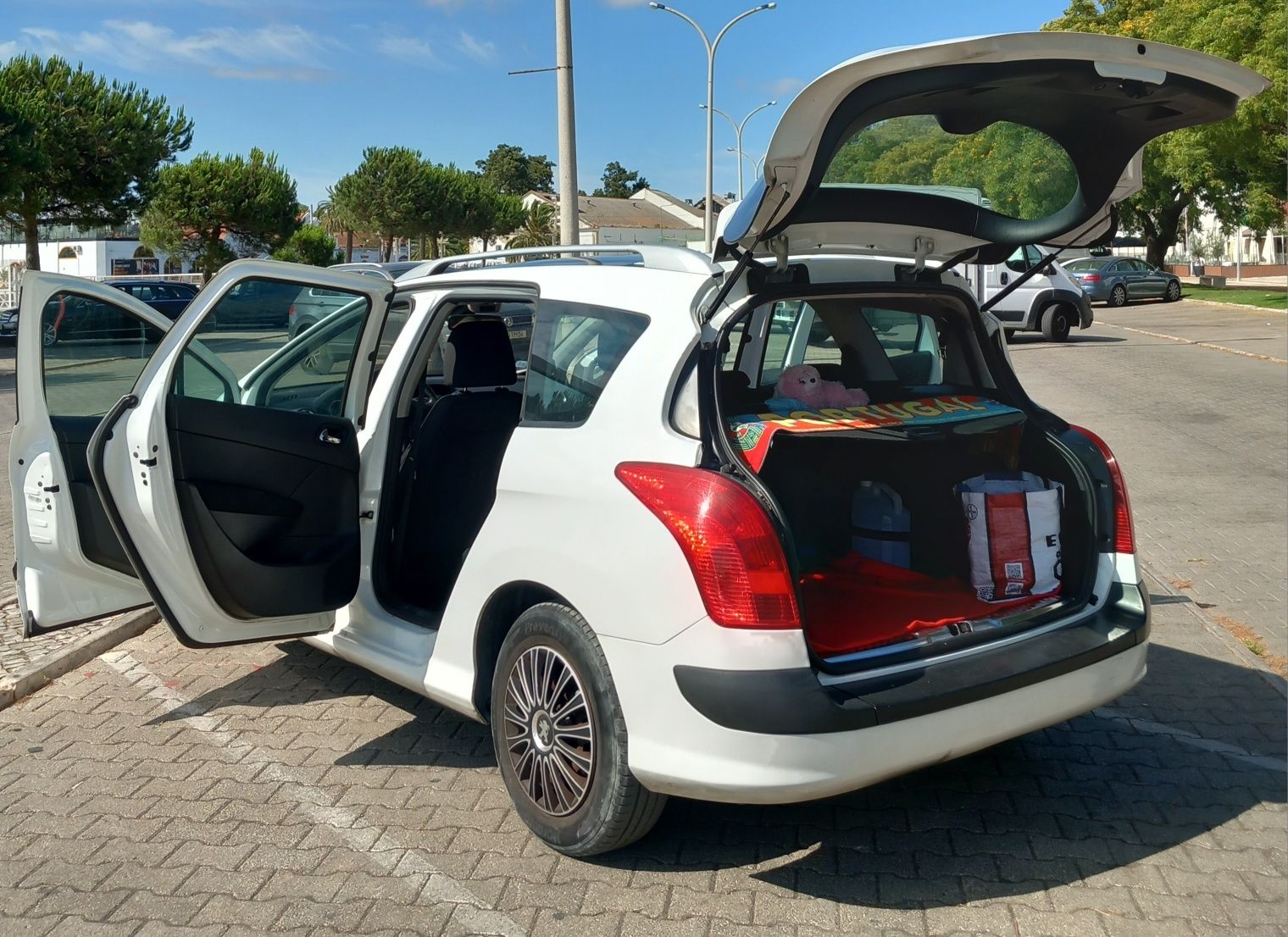 CARRINHA PEUGEOT 308SW COM TETO PANORÂMICO.Em muitíssimo bom estado.