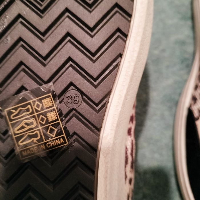 Tênis de senhora novos