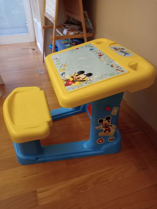 Secretária Mickey Mouse