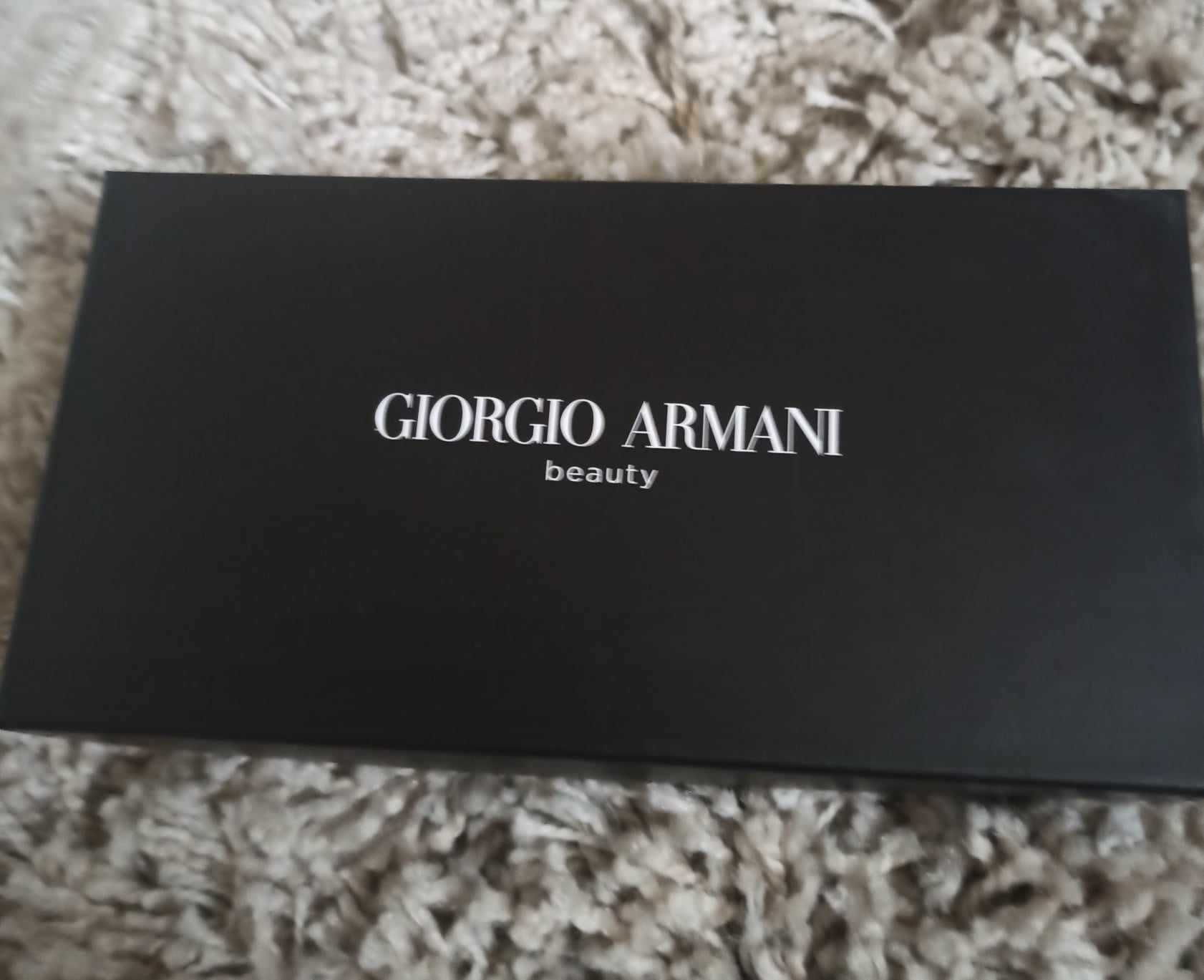 Giorgio Armani Oval Pouch red Small Version - czerwona kosmetyczka