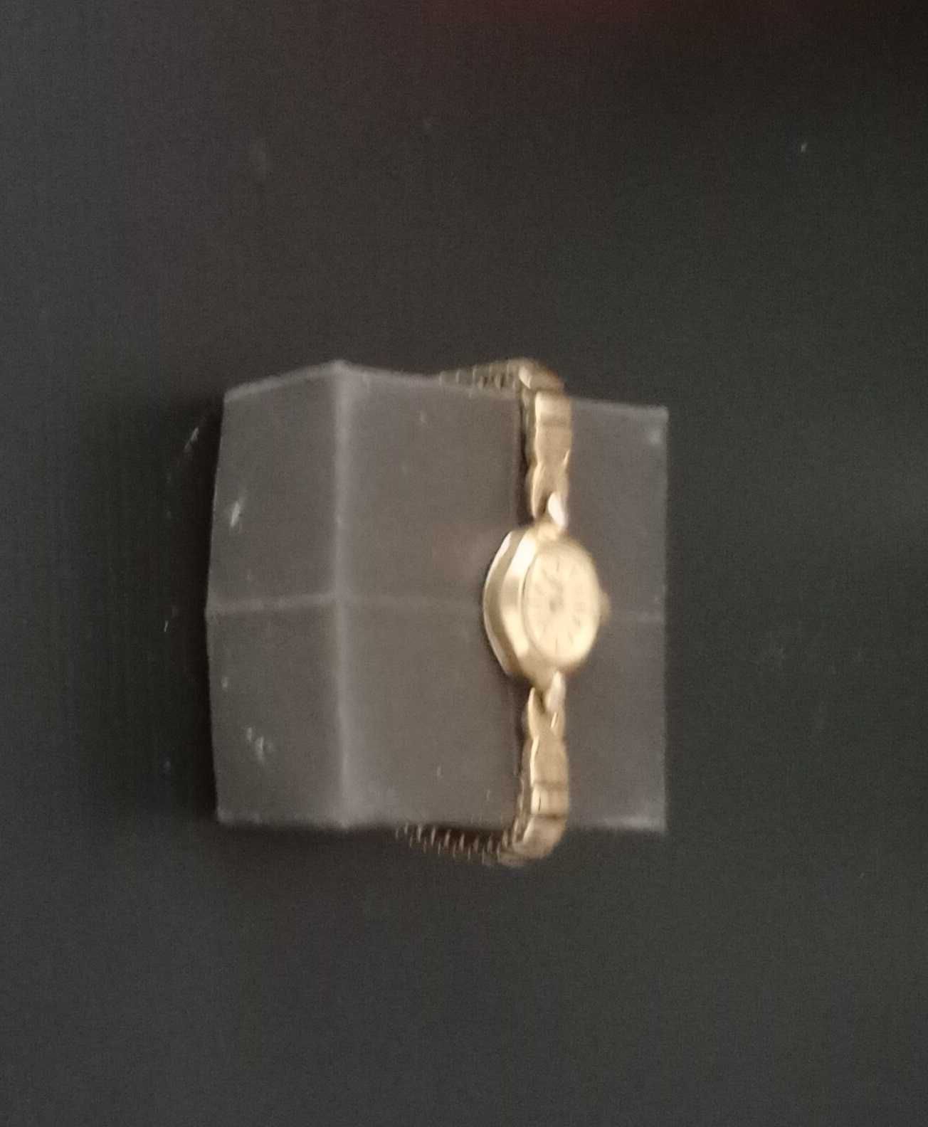 Relógio Timex, de corda, Mostrador Glitter Oval Original e Numerado
