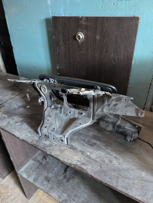 Крышка Лючек Nissan Leaf