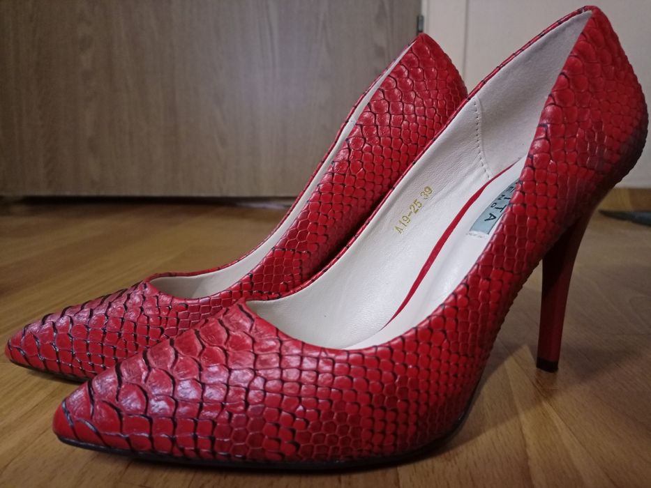 Туфли Loretta 39 размер б/у