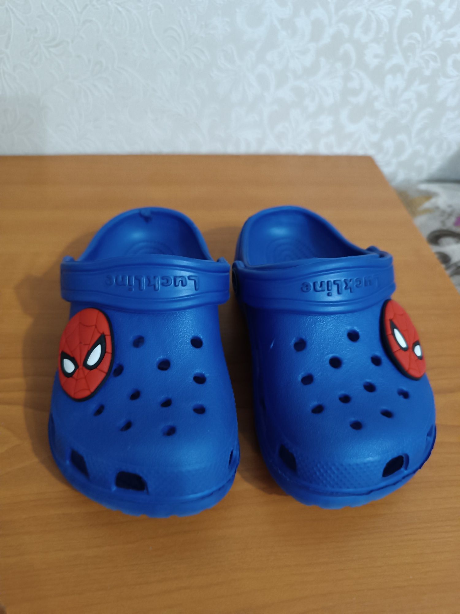 Продам кроксы на мальчика