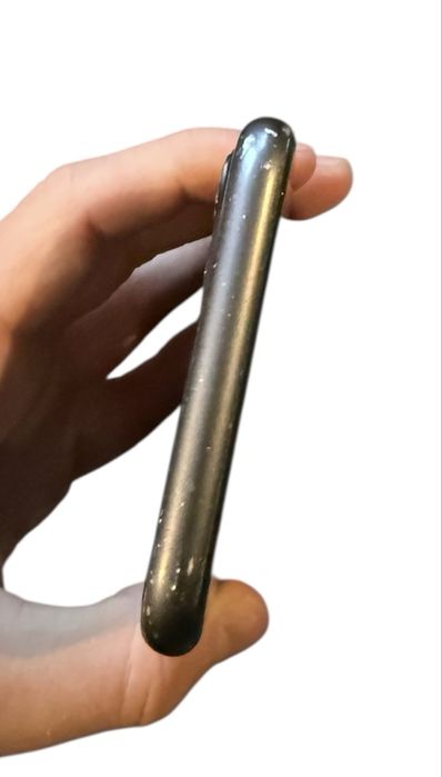 iPhone 11 czarny ze śladami użytkowania stan bardzo dobry 64 GB okazja