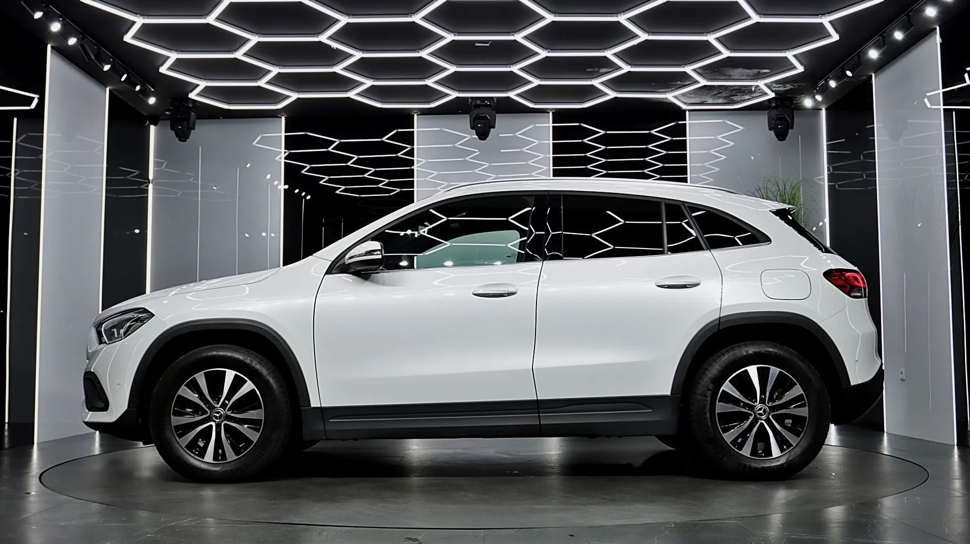 Mercedes-Benz GLA SALON POLSKA/ FV23%/ Gwarancja serwisowa/ 110 487 NETTO