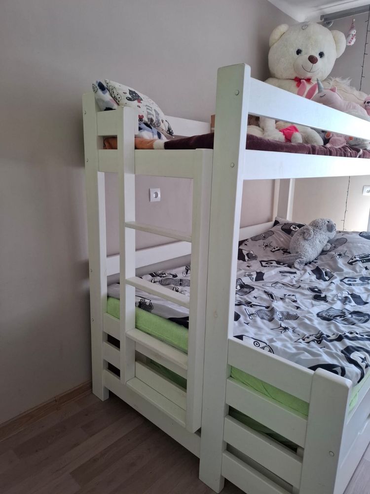 Łóżko piętrowe trzyosobowe białe