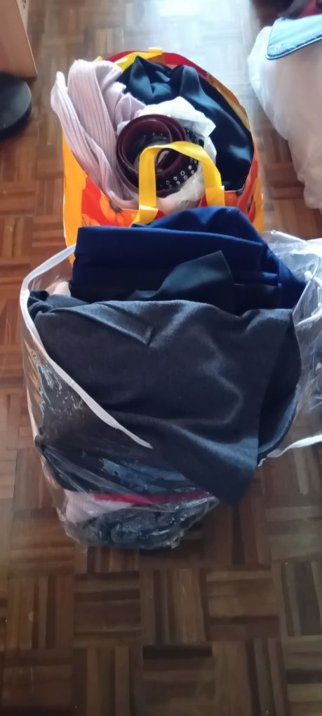 Sacos com roupa de senhora L a xl