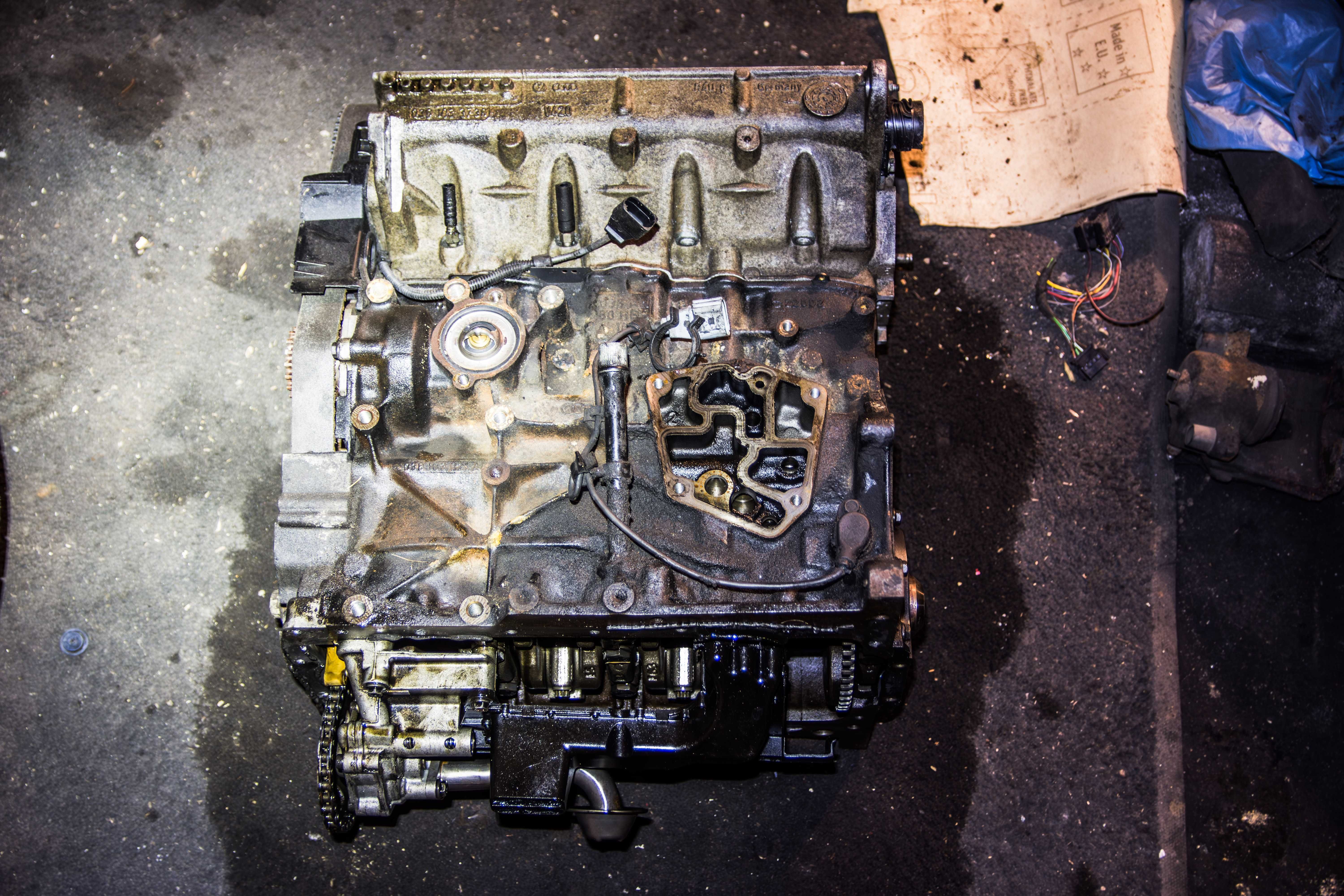 Silnik słupek 1.9 TDI AXR bez osprzętu