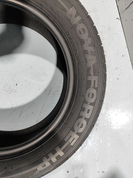 2 pneus semi novos 205-60R16 Leão - Oferta dos Portes