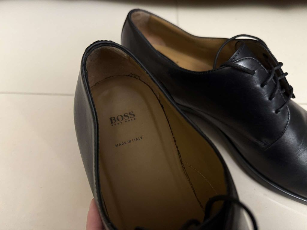 Hugo Boss Kensington skórzane pantofle półbuty męskie 44/45

Rozmiar 4