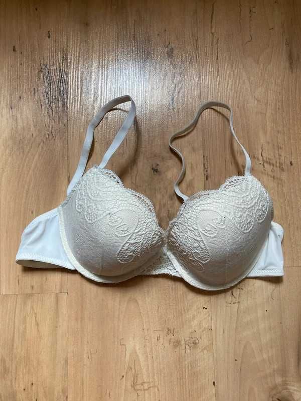 Biustonosz z koronką r 65B/C