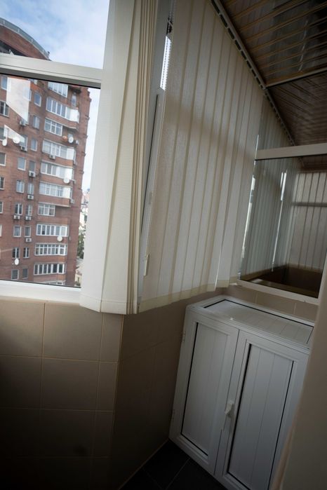 Продам 3кімнатну на вул. Дмитрівський 13а Цирк Золотоустівська