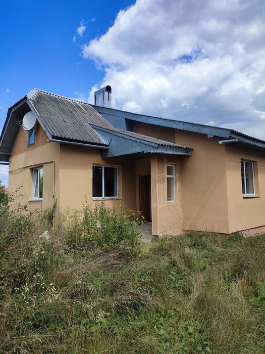 Продаж поруч з Франківськом житлового будинку 150 м2 та землі 39 сот