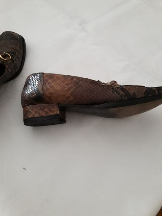 Sapatos vários em bom estado