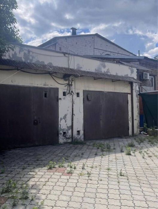 Продам 5-кімнатний будинок у центрі Дніпра з гаражем і ділянкою