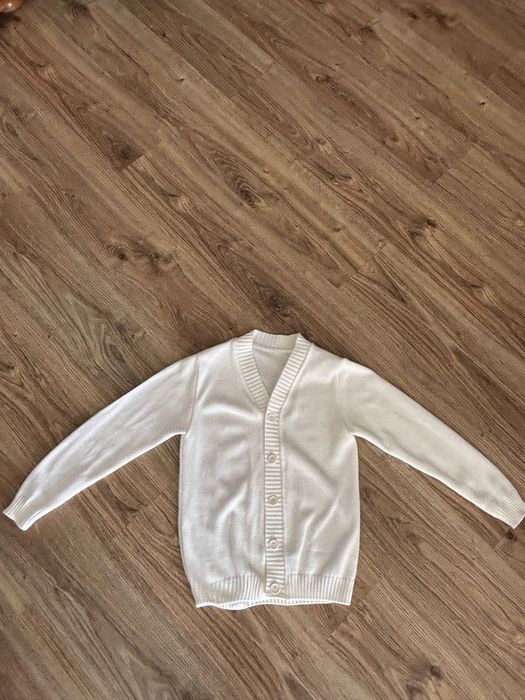 Biały sweter rozm. 152