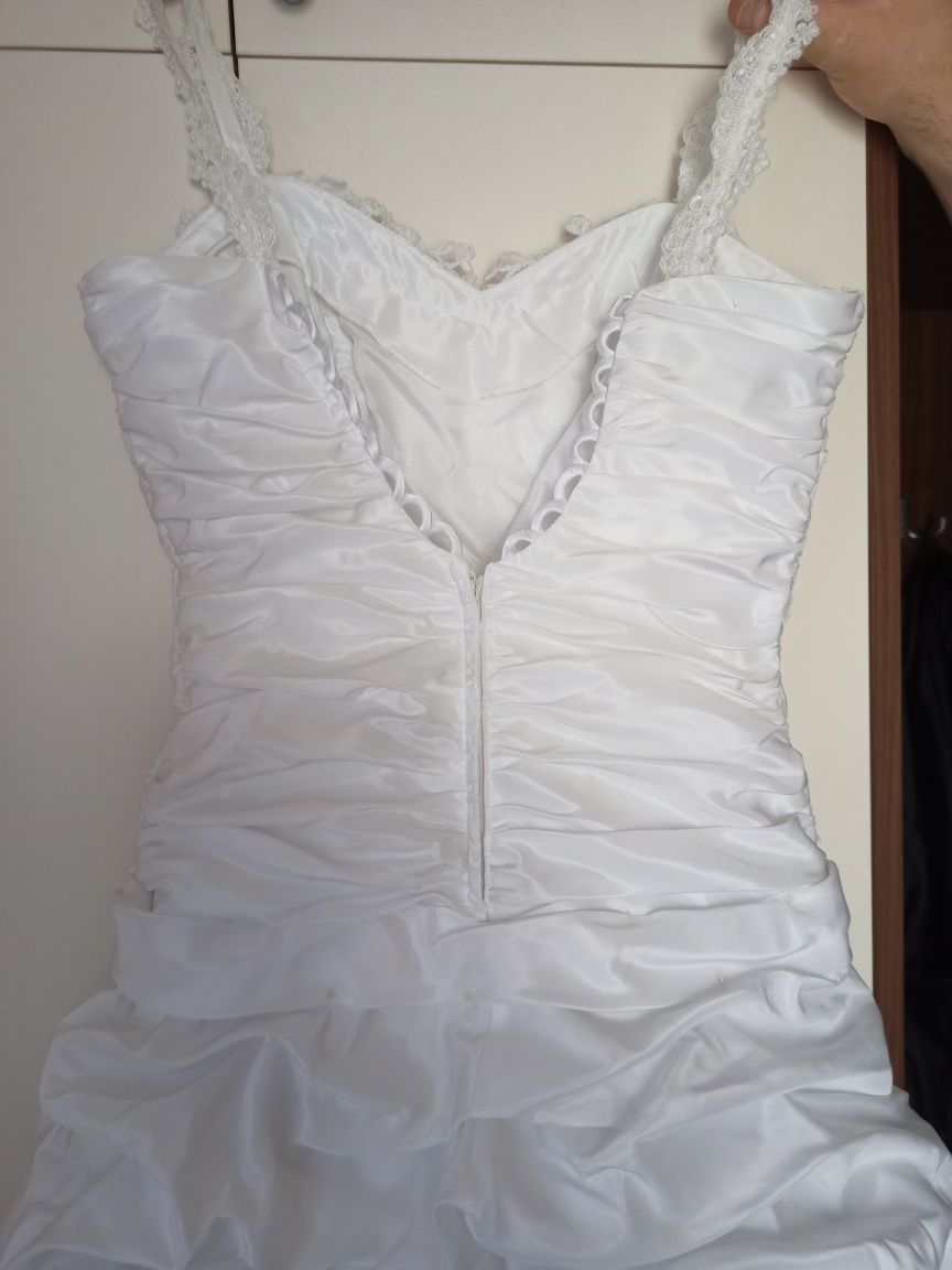 Suknia ślubna r. 36 biała