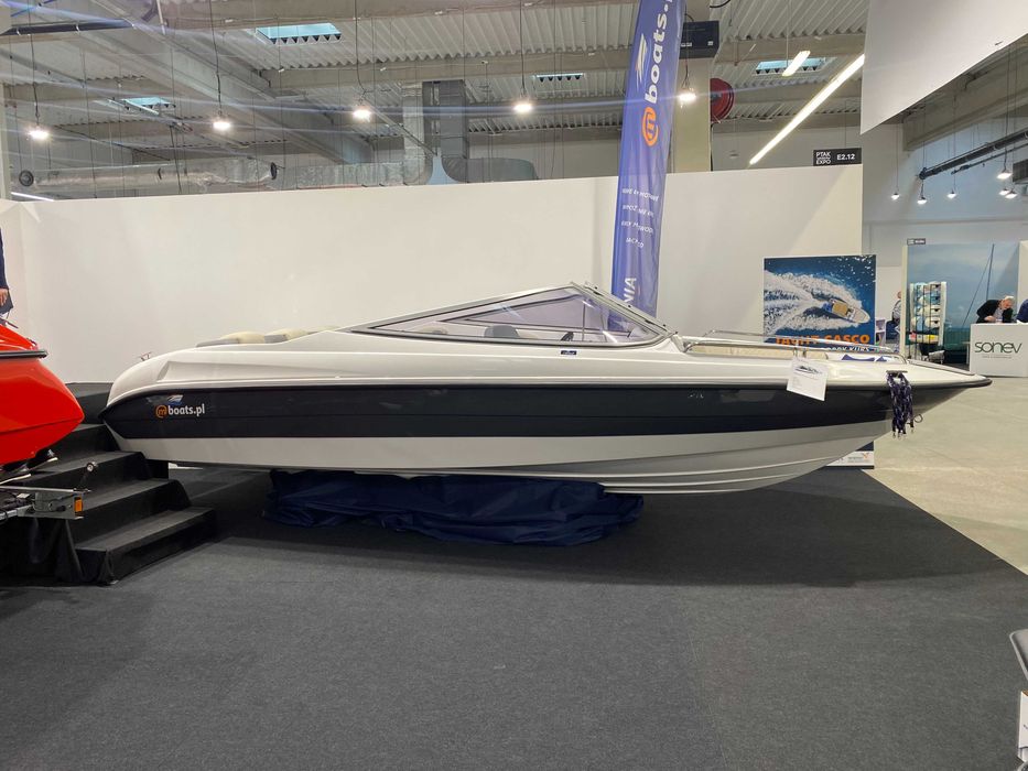 łódź motorowa nowa 630 z otwartym pokładem od mboats