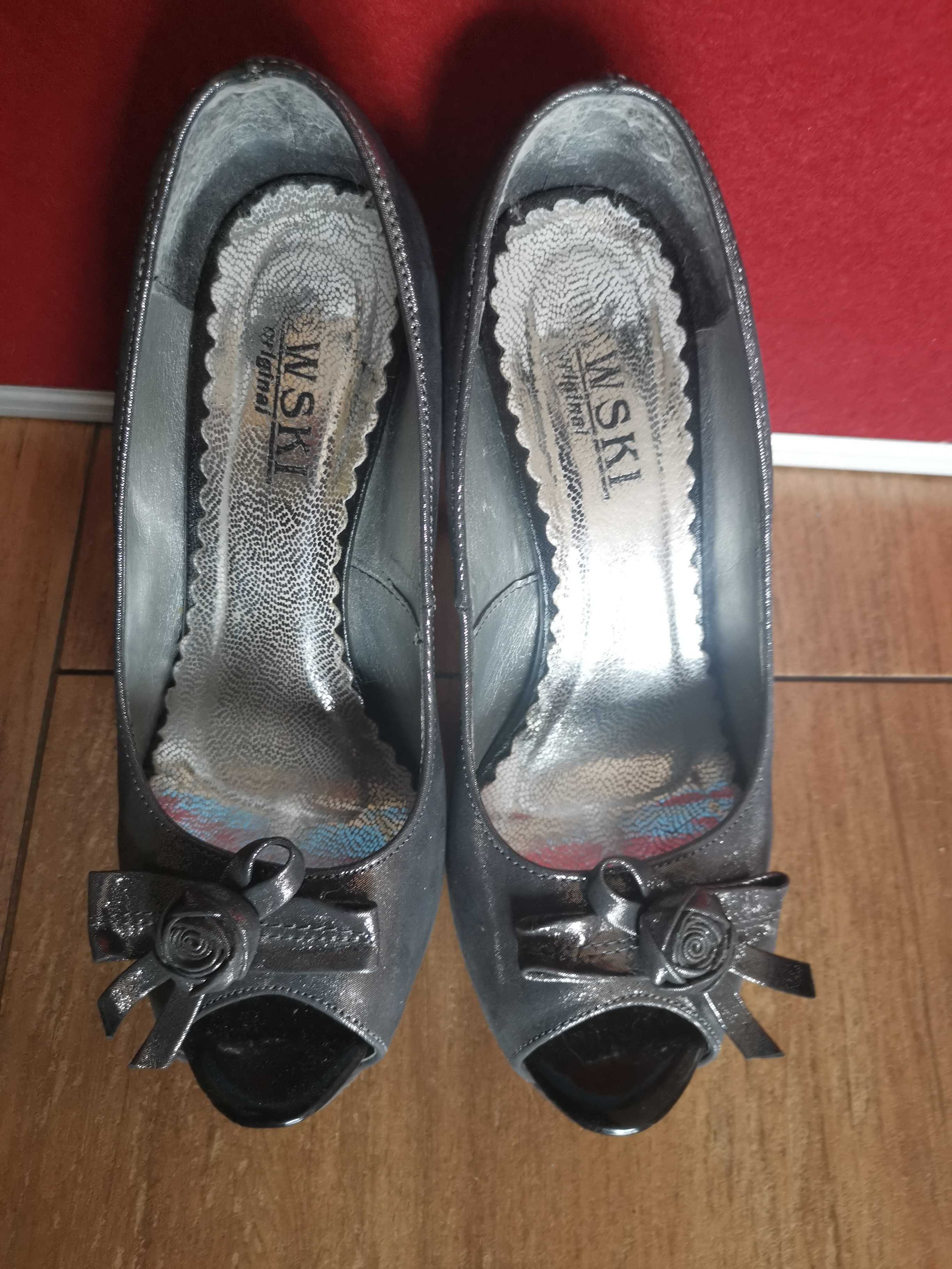 buty/szpilki na platformie szare ,błyszczące  r.36