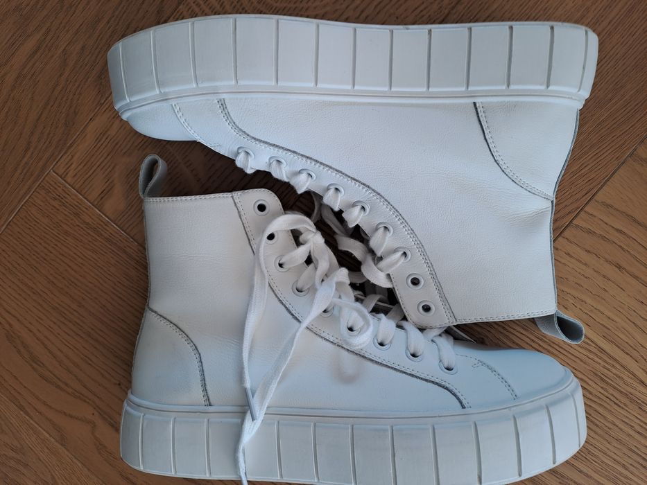 Buty za kostkę białe skóra Reserved r. 38