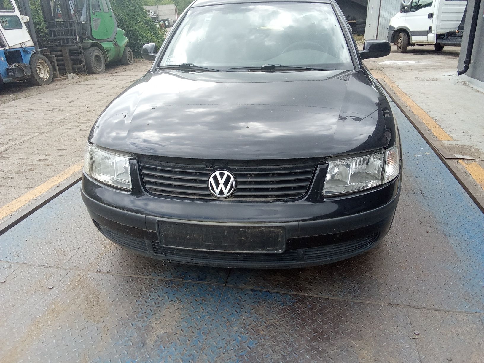 Passat B5 1,6 benzyna części