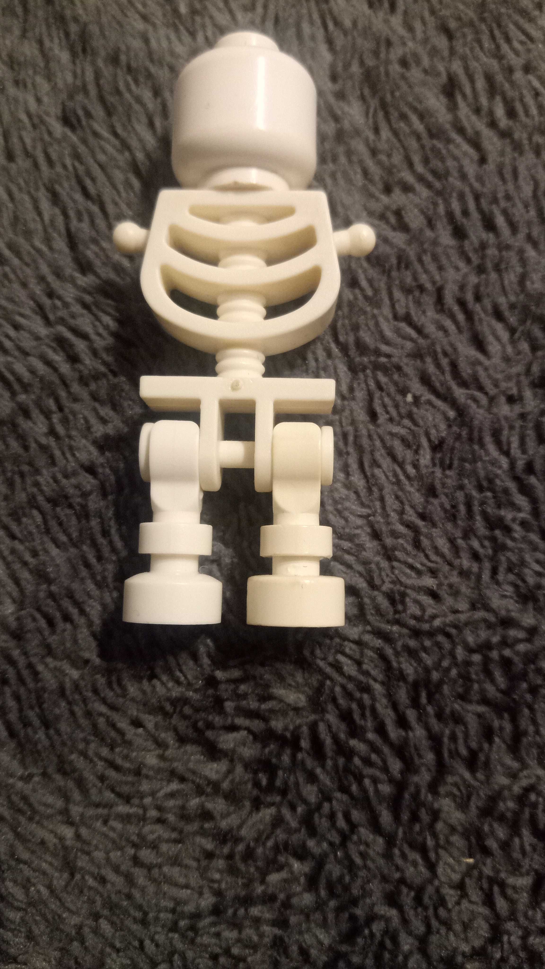 LEGO figurka ludzik adventures trup kościotrup oldschool klasyk