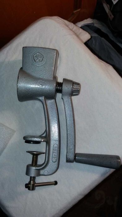 Кофемолка ручная новая.