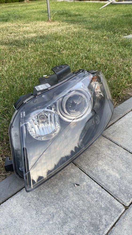 Reflektor Xenon Audi A3 8P + żarówka