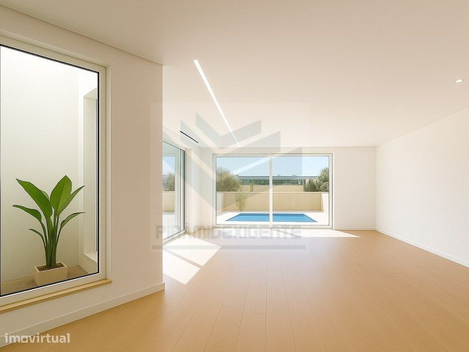 Moradia Isolada 4 Suítes, Piscina, Sala/Coz 51m2, Cave 43m2
