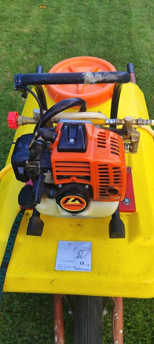 Opryskiwacz spalinowy