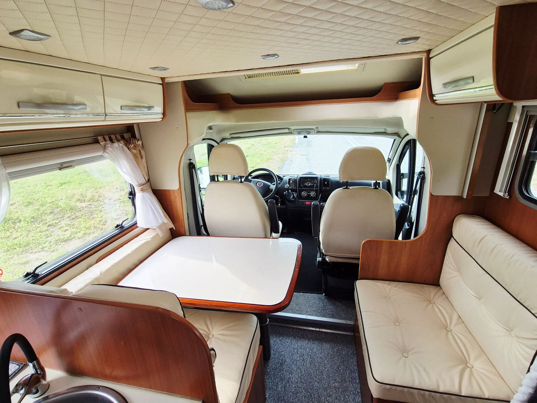 Fiat Ducato  Kamper Fiat Ducato Półintegra McLouis