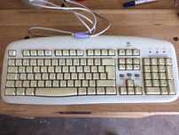 Teclado Logitech com Ficha Redonda PS/2