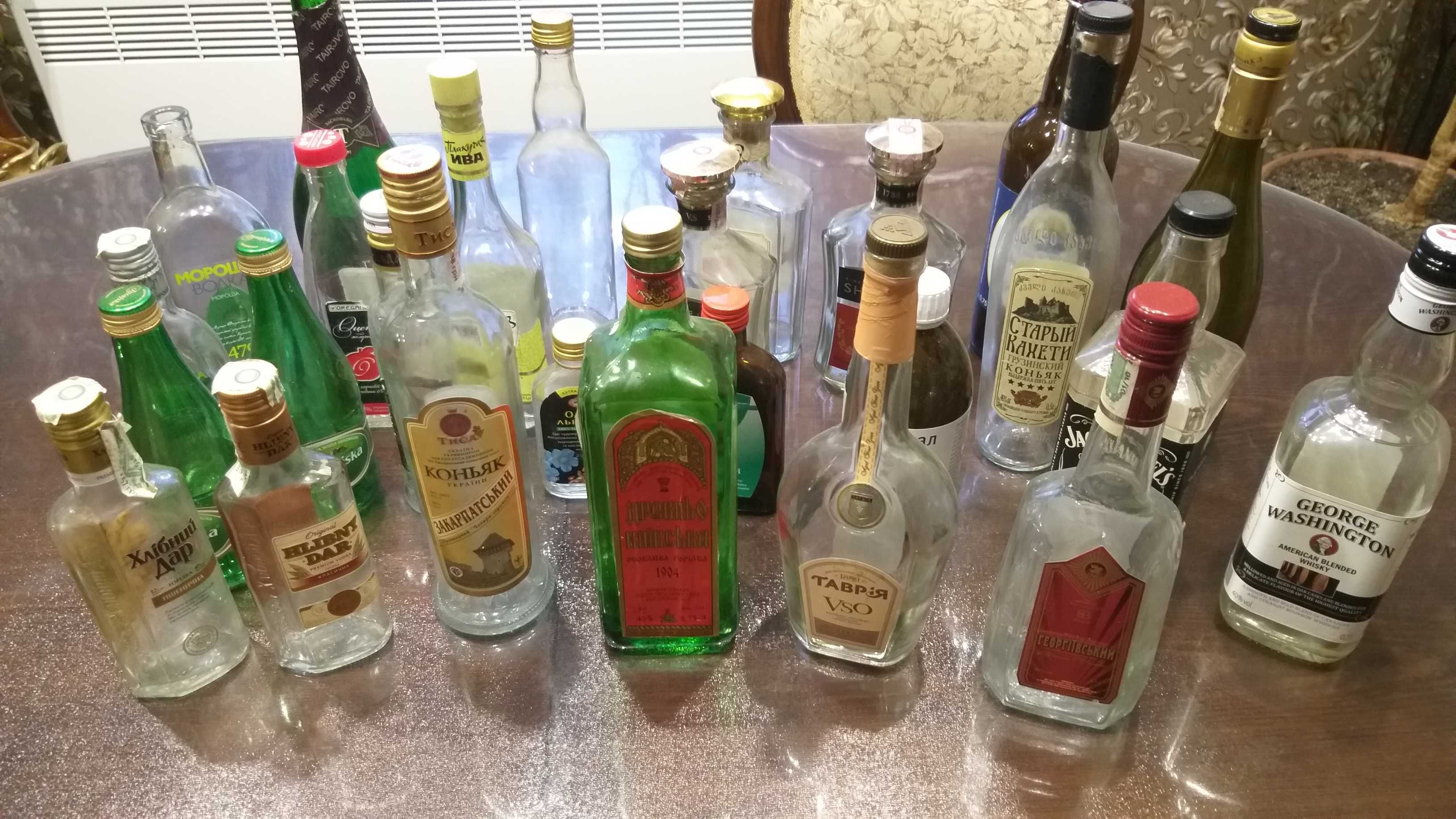 Продам бутылки разные