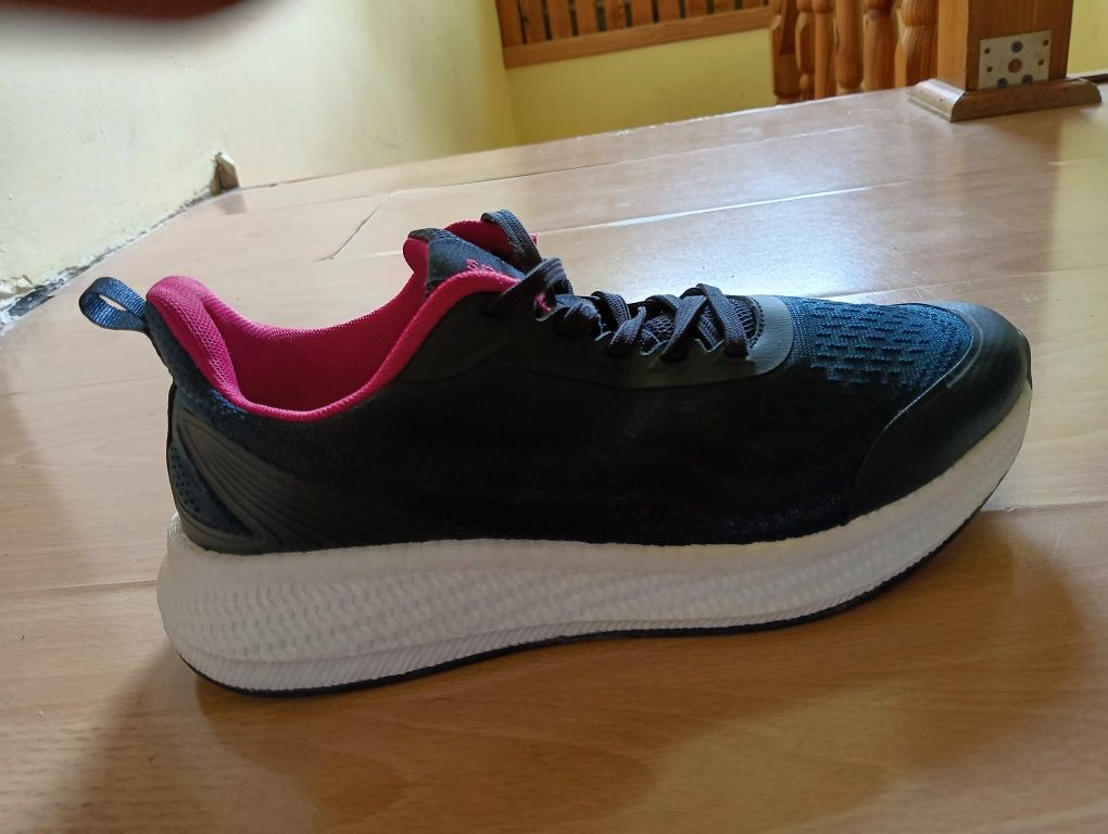 Buty sportowe Sprandi 40 jak nowe