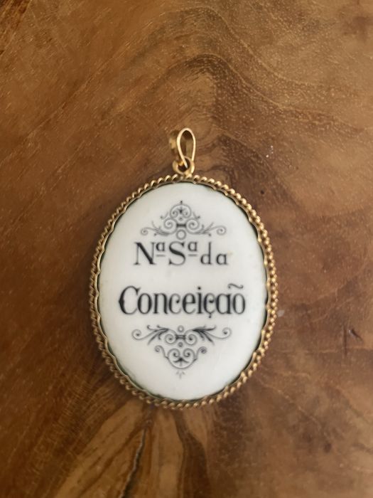 Medalhao debruado a ouro