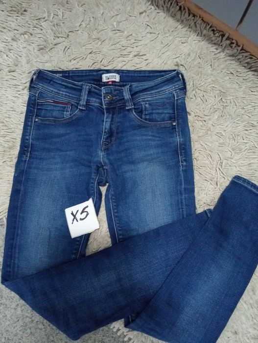 Dżinsy damskie Hilfiger.
