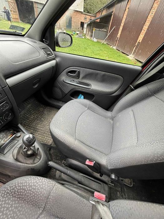 Samochód Renault Clio