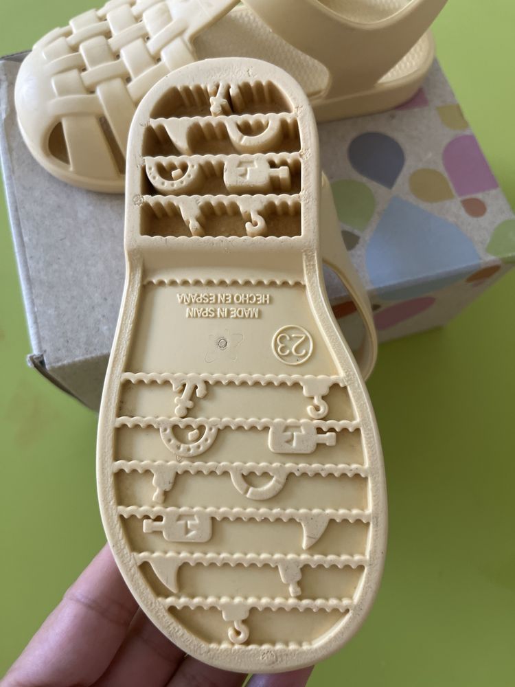 Sandalias Igora tamanho 23